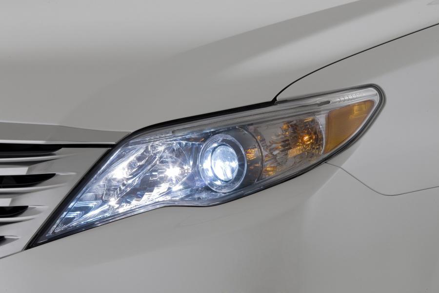 Детали экстерьера Toyota Avalon (GSX30) 2011 года  (фото 74 из 84)